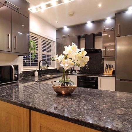 Nice 2 Bed House, Office, Wi-Fi, Free Parking Μπέλφαστ Εξωτερικό φωτογραφία